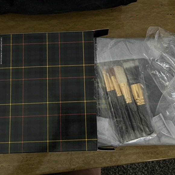 Max Cosmetic Brushes - Picture 2 of 4